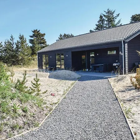 Three Bedroom Holiday In Blavand *